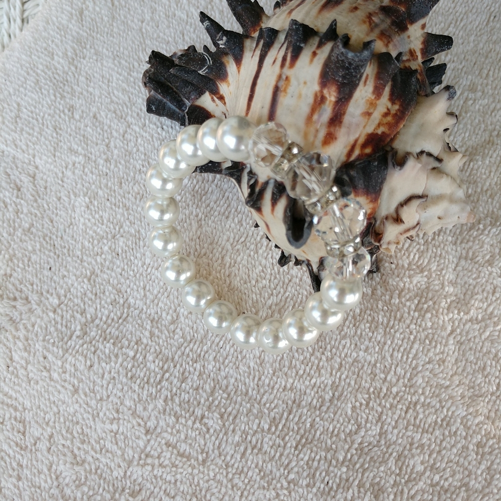 🆕 Bracelet White Pearls W/Crystals and Rhinestones